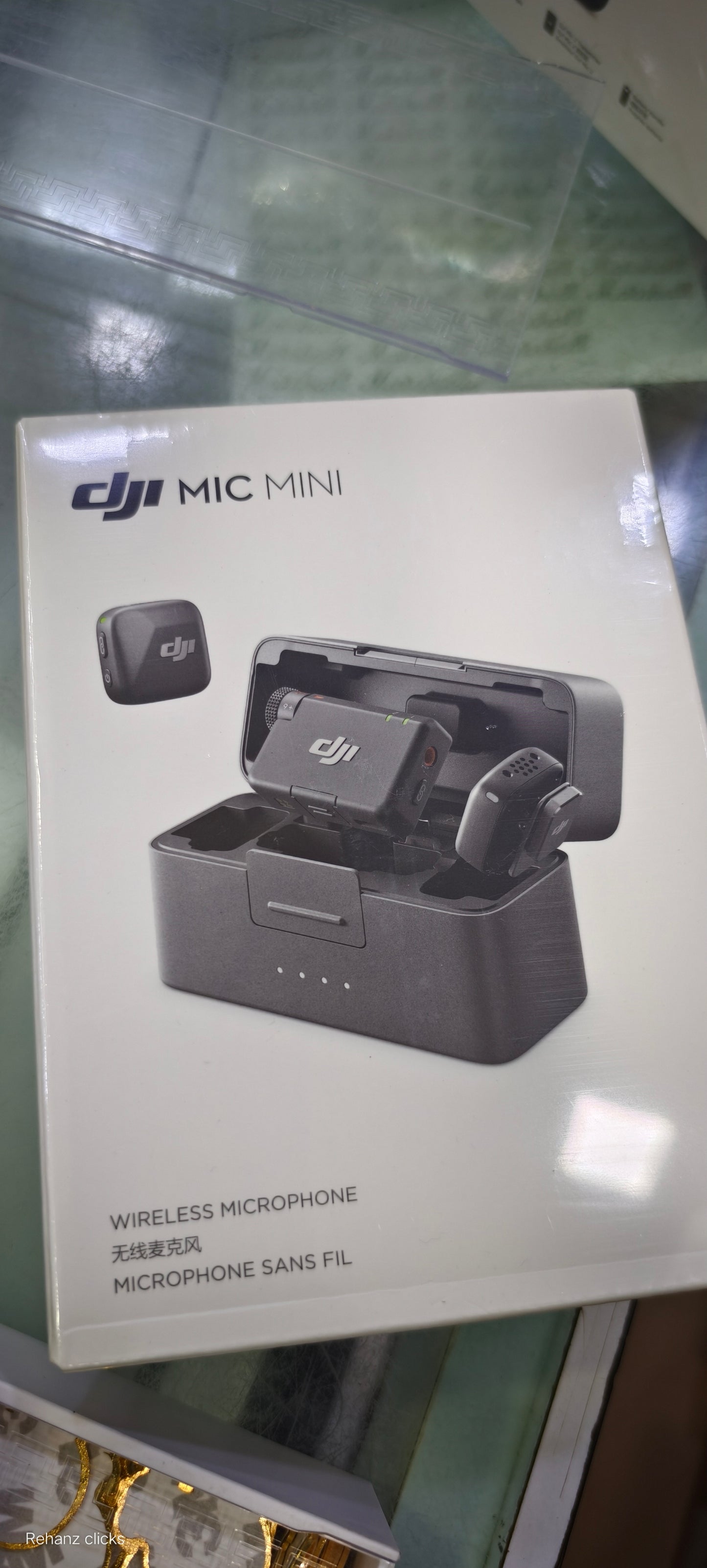 DJI Mic Mini (2 TX + 1 RX + Charging Case), Ultralight, Detail-Rich Audio, 48h Use, Noise Cancelling, Automatic Limiting, Wireless Microphone for Camera/iPhone/Android, Vlog, Streaming, Black
Amazon's Choice